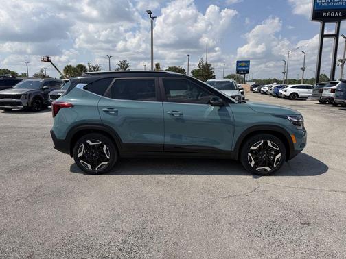 Blue / Black 2026 Kia Seltos SX