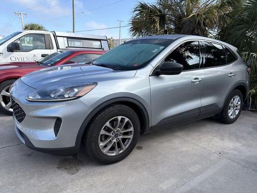 Silver Metallic 2022 Ford Escape SE