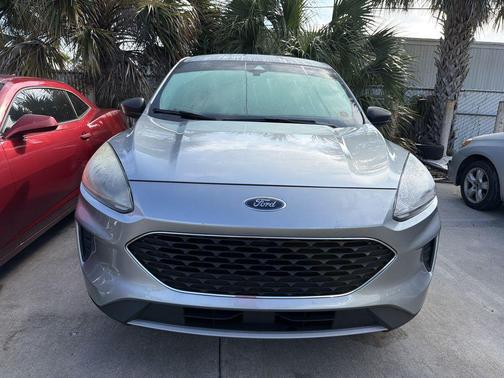 Silver Metallic 2022 Ford Escape SE