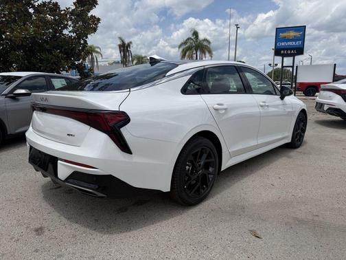 Snow White Pearl 2026 Kia K5 GT-Line