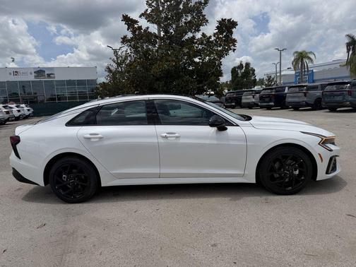 Snow White Pearl 2026 Kia K5 GT-Line