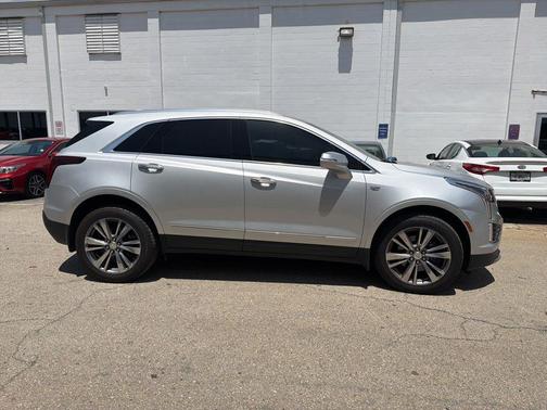 Radiant Silver Metallic 2020 Cadillac XT5 Premium Luxury