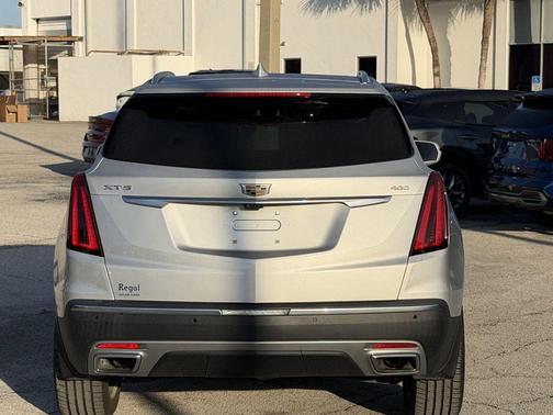 Radiant Silver Metallic 2020 Cadillac XT5 Premium Luxury