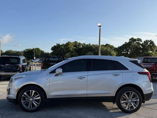 Radiant Silver Metallic 2020 Cadillac XT5 Premium Luxury