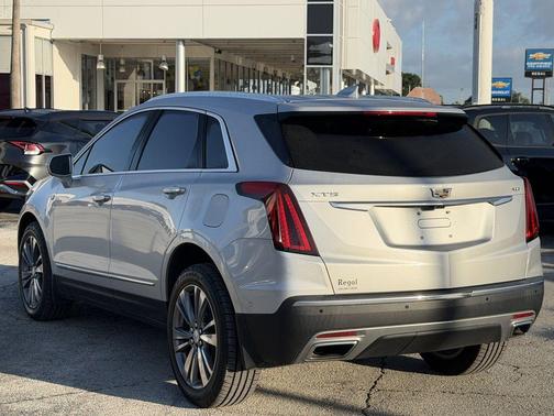 Radiant Silver Metallic 2020 Cadillac XT5 Premium Luxury