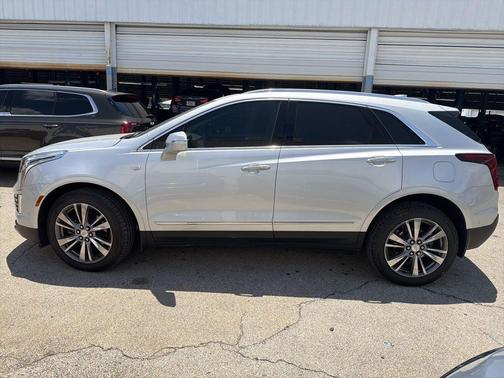 Radiant Silver Metallic 2020 Cadillac XT5 Premium Luxury