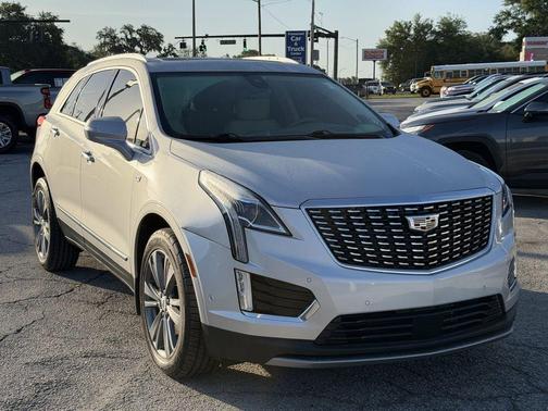 Radiant Silver Metallic 2020 Cadillac XT5 Premium Luxury