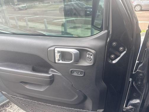 Black Clearcoat 2022 Jeep Gladiator Sport