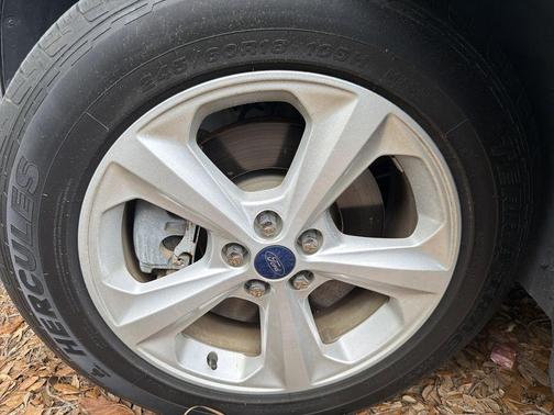Magnetic 2018 Ford Edge SE