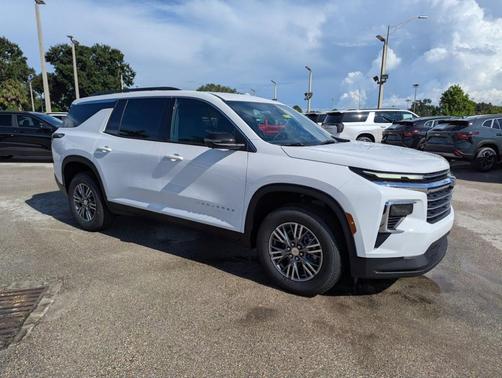 2025 Chevrolet Traverse LT