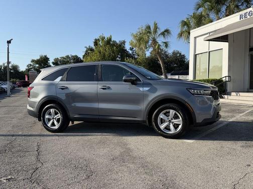 Everlasting Silver 2021 Kia Sorento LX