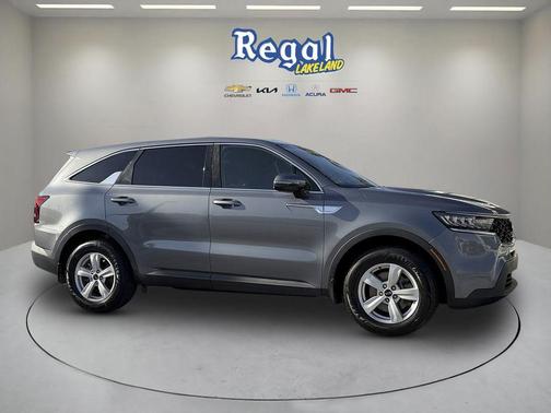 Everlasting Silver 2021 Kia Sorento LX
