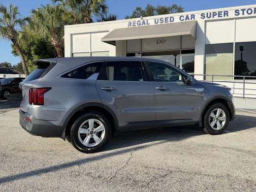 Everlasting Silver 2021 Kia Sorento LX