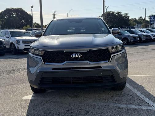 Everlasting Silver 2021 Kia Sorento LX