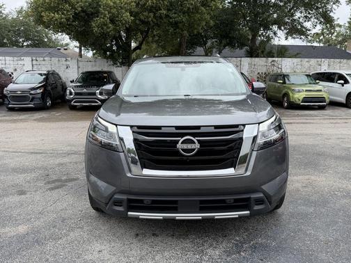 2024 Nissan Pathfinder Platinum