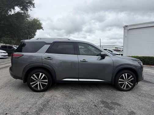 2024 Nissan Pathfinder Platinum