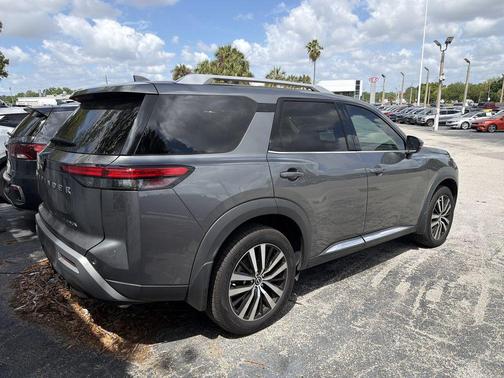 2024 Nissan Pathfinder Platinum