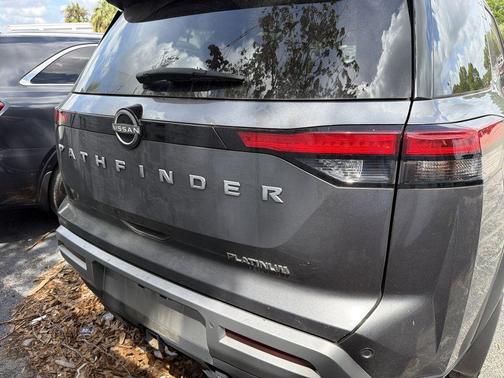 2024 Nissan Pathfinder Platinum