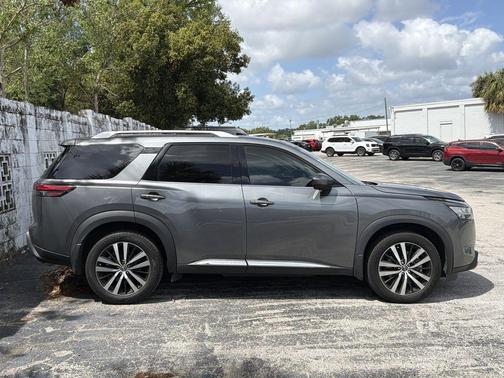 2024 Nissan Pathfinder Platinum