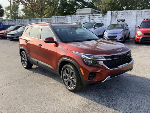 Mars Orange 2024 Kia Seltos S