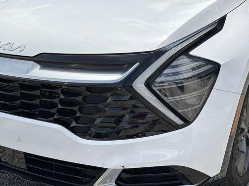 Glacial White Pearl 2024 Kia Sportage SX