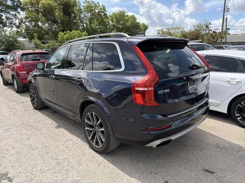 2017 Volvo XC90 T6 Momentum