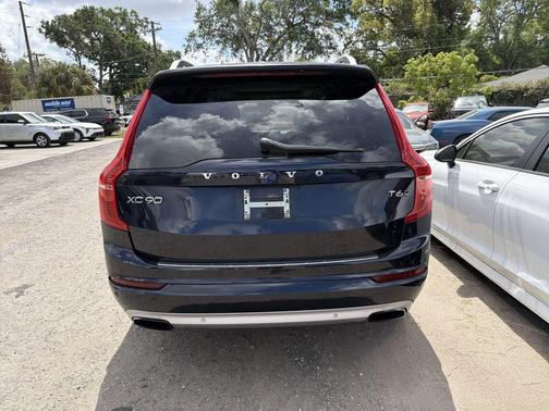 2017 Volvo XC90 T6 Momentum