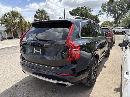 2017 Volvo XC90 T6 Momentum