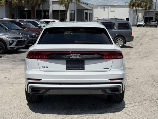 Glacier White Metallic 2023 Audi Q8 55 Premium Plus
