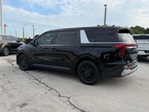 Aurora Black Pearl 2025 Kia Carnival LXS