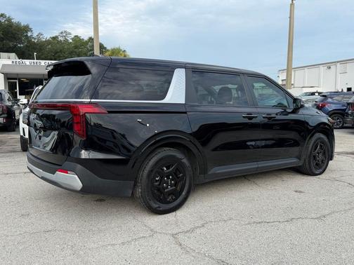 Aurora Black Pearl 2025 Kia Carnival LXS