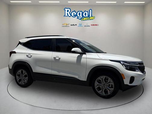 Snow White Pearl 2024 Kia Seltos S