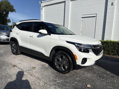 Snow White Pearl 2024 Kia Seltos S