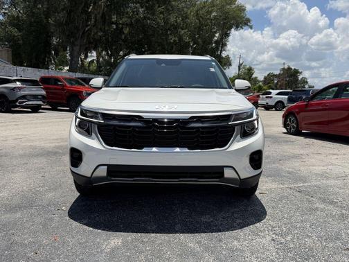 Snow White Pearl 2024 Kia Seltos S