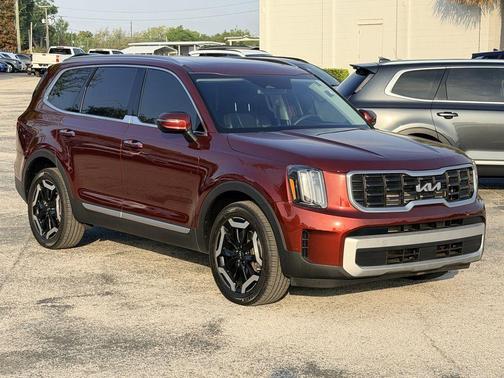 Red 2024 Kia Telluride S