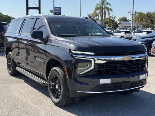 Dark Ash Metallic 2026 Chevrolet Suburban LS