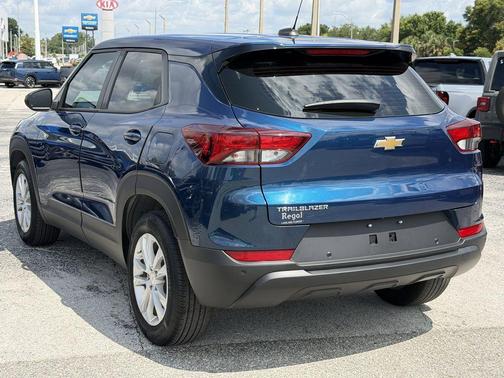 Pacific Blue Metallic 2021 Chevrolet Trailblazer LS