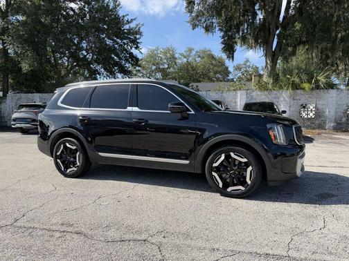 Ebony Black 2024 Kia Telluride EX