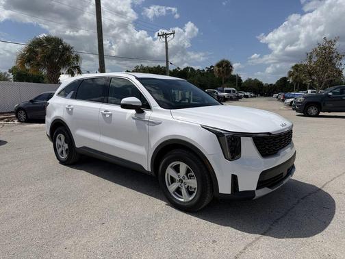 Glacial White Pearl 2026 Kia Sorento LX