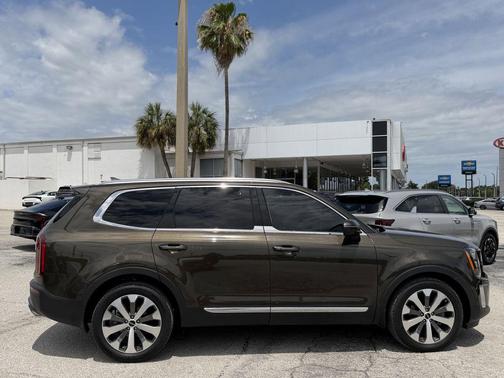 Dark Moss 2022 Kia Telluride EX