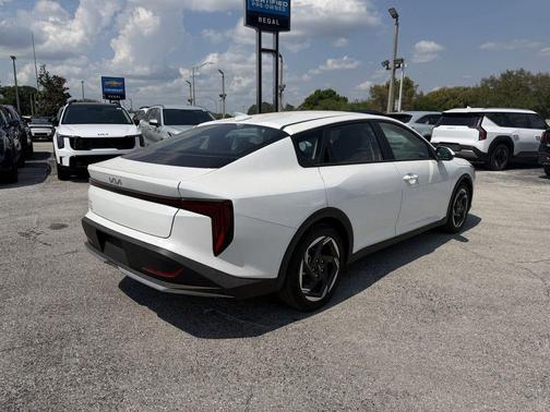 Snow White Pearl 2026 Kia K4 EX