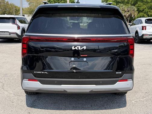 Aurora Black Pearl 2026 Kia Carnival Hybrid EX