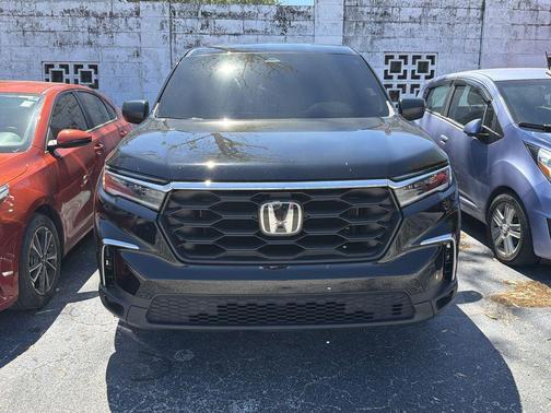Crystal Black Pearl 2024 Honda Pilot LX