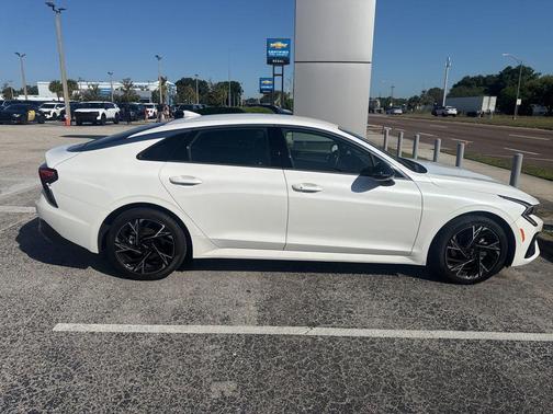 Snow White Pearl 2025 Kia K5 GT-Line
