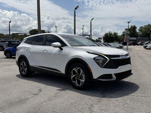 Snow White Pearl 2023 Kia Sportage LX