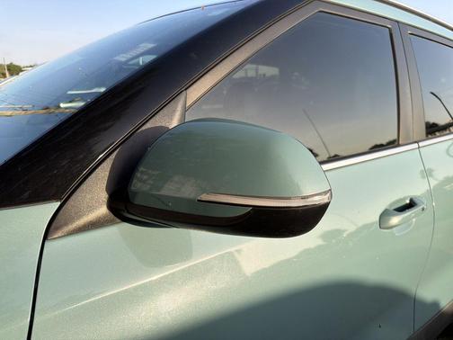 Blue 2024 Kia Seltos EX