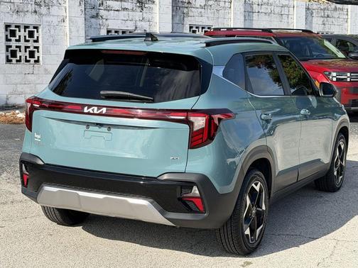 Blue 2024 Kia Seltos EX