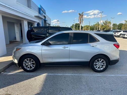 Silver Ice Metallic 2021 Chevrolet Equinox LS