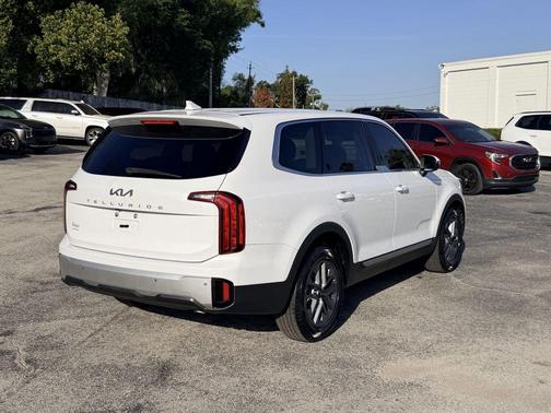 2024 Kia Telluride LX