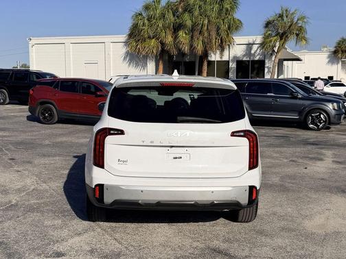 2024 Kia Telluride LX